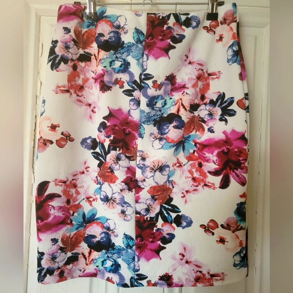 Skirt - Picture 3 of 3